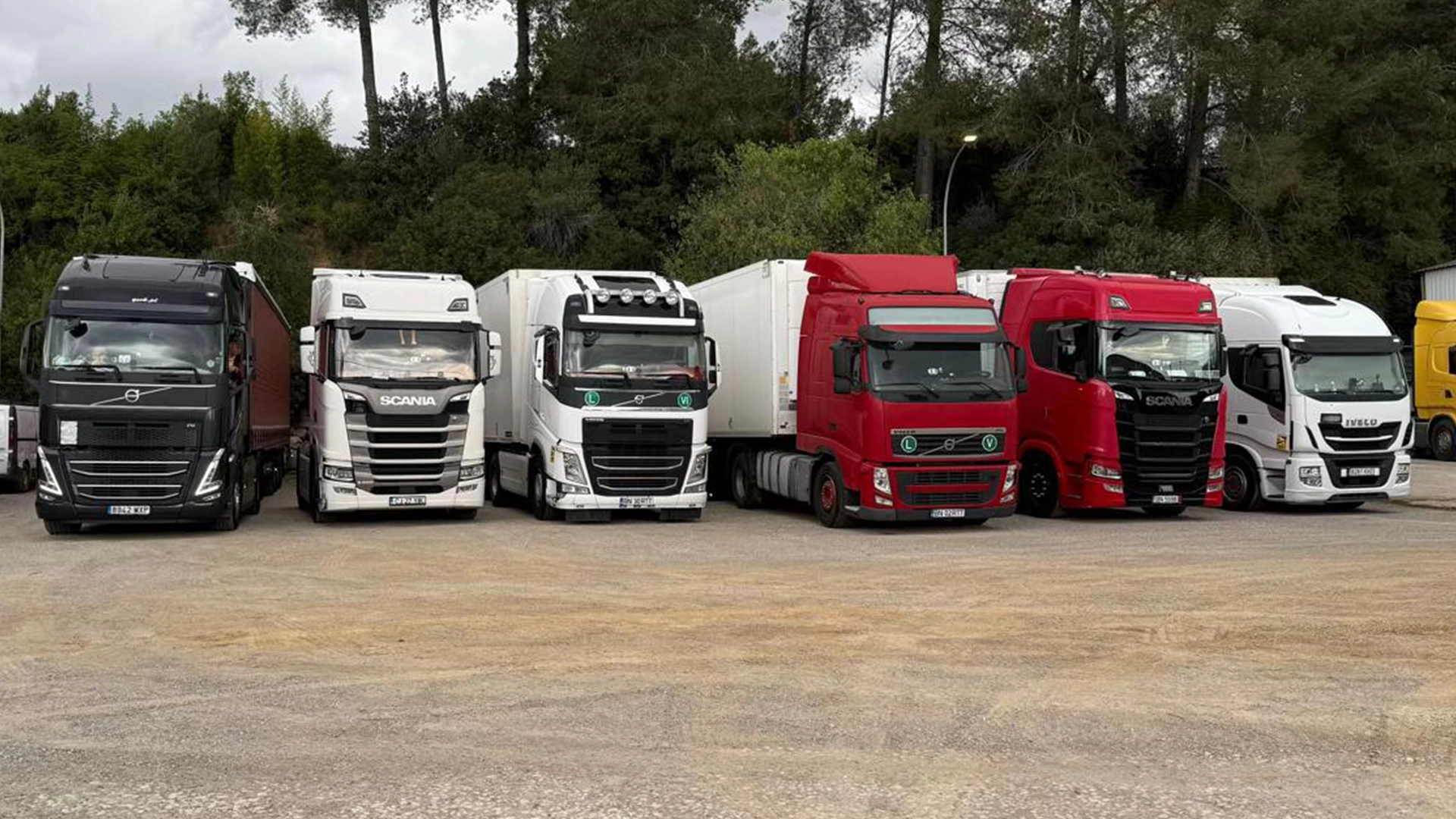 O mica parte din flota de transport frigorific a firmei Transportes Raul